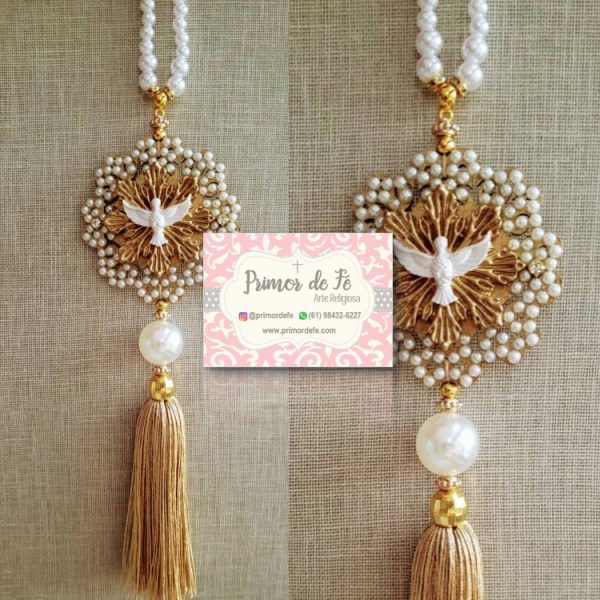 Pingente de Carro: Divino Espírito Santo – Arabesco Dourado