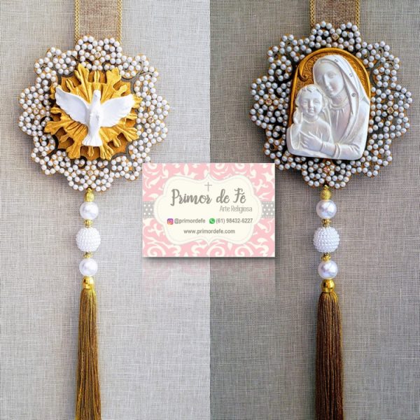 Escapulário de Porta: Nossa Senhora da Saúde – P Arabesco Dourado Dourada Escapulário de Porta: Nossa Senhora da Saúde – P Arabesco Dourado Dourada