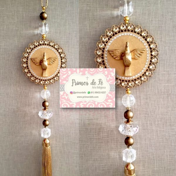 Pingente de Porta: Divino Espírito Santo – Flor Dourada Pingente de Porta: Divino Espírito Santo – Flor Dourada