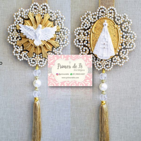 Escapulário de Porta: Nossa Senhora Aparecida – M Arabesco Dourado Dourada Escapulário de Porta: Nossa Senhora Aparecida – M Arabesco Dourado Dourada