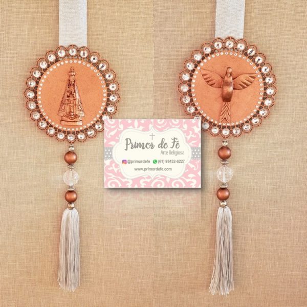 Escapulário de Porta: Nossa Senhora Aparecida – P Flor Rosê Prata Escapulário de Porta: Nossa Senhora Aparecida – P Flor Rosê Prata
